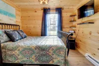 Fire Pit, Gas Grill! Bright Cottage By Devils Lake - Apartments