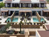 Pnoes Luxury Suites - parking