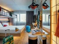 Moxy Hamburg Altona Hotels near Kampfkatzen