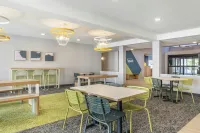 Spark by Hilton La Crosse Onalaska - breakfast