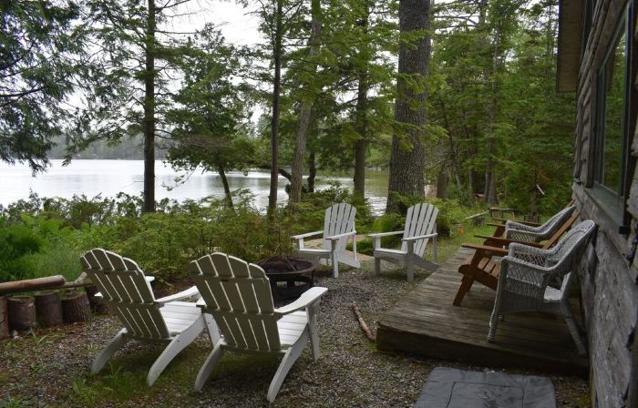 Welcoming 4-bedroom lake front cabin in charming Otis on Beech Hill Pond.