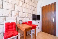 Apartments Nikolina - Beach
