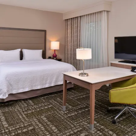 Hampton Inn & Suites Dallas Market Center