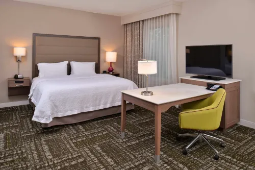 Hampton Inn & Suites Dallas Market Center - 2-Star