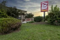 Red Roof PLUS+ Woodbridge - Carteret - Pet friendly