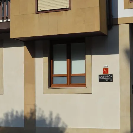 GUERNICA Suites Downtown