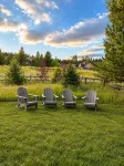 Big Sky Escape - Spacious Home with Hot Tub - Boutique