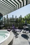 Pug Seal Polanco Anatole France - Pet friendly