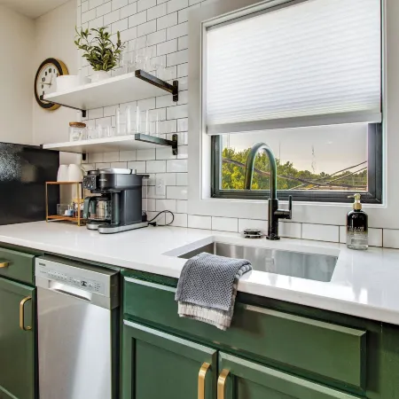 Walk to Mountain Home Square: Remodeled Apt