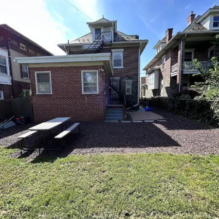 The Blue backyard studio suite!!  Convenience and practicality in one place!!