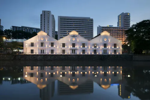 The Warehouse Hotel - parking