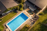 NINA's Chalet – Pool & Sauna Access - 4성급