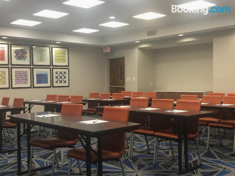 Holiday Inn Express : Hillsboro I-35, an Ihg Hotel