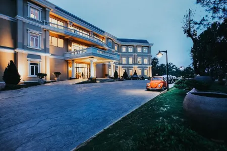 Dalat Edensee Lake Resort & Spa Отели рядом с достопримечательностью «Truc Lam Temple»