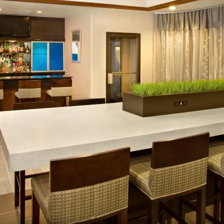 DoubleTree by Hilton Hotel Chicago Wood Dale - Elk Grove
