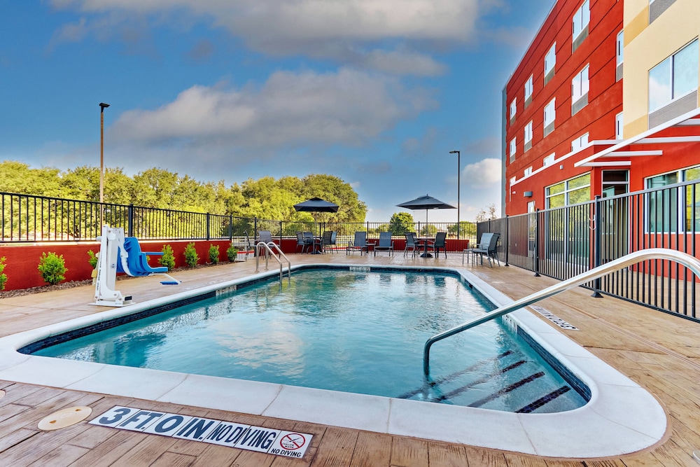 Fairfield Inn & Suites by Marriott Dallas Love Field