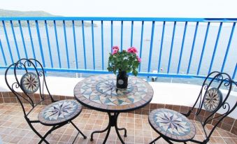 Changwon Santorini Pension