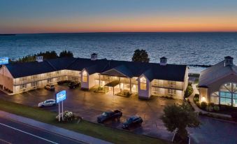 Baymont by Wyndham St. Ignace Lakefront