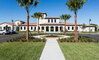 New Home- Beautiful Thematic Home with Pool Close to Disney