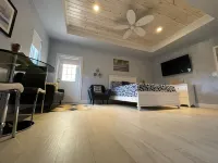 Nicole's Nest: Brand New Exquisite Studio Hideaway