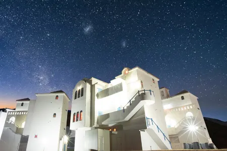 Chuncheon (Namiseom) Sea and Black Pension Отели рядом с достопримечательностью «Остров Нами»