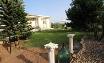 Conca Air-Conditioned Two-Room Apartment - Wi-fi in the Villa in Complete Relaxa