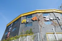 Pyeongtaek Ramyeon Mukgogalae Hotels near The West Sea Protection Hall