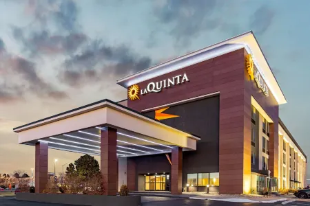 La Quinta Inn & Suites by Wyndham Denver Aurora Medical Отели рядом с достопримечательностью «Медикал Сентер оф Орора»