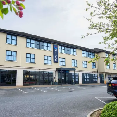 Travelodge Plus Galway โรงแรมใกล้สนามแข่งม้า Galway Racecourse