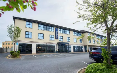 Travelodge Plus Galway Отели в г. 