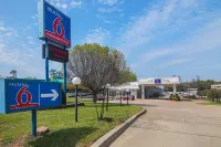 Studio 6 Tyler, TX - Pet friendly
