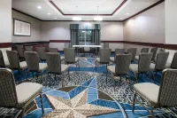 La Quinta Inn & Suites by Wyndham DFW Airport West - Euless فنادق في Euless