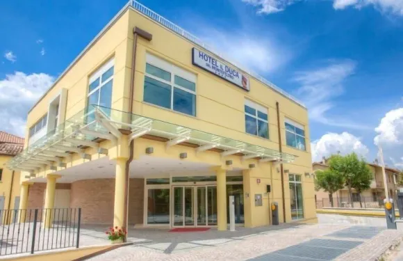 杜卡德爾蒙特費爾特羅酒店