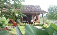Joglo Exotico Hotel dekat Offroad jeep coban talun batu malang