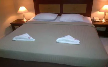 Central Hotel Manado Отели в г. Wenang