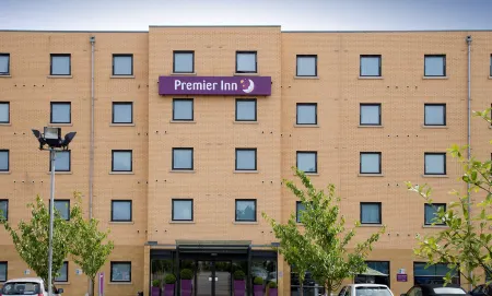 Premier Inn Stevenage Central Отели рядом со станцией Stevenage Railway Station