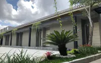 Suja Menteng Guesthouse 帕朗卡巴亞住宿飯店