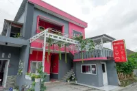 RedDoorz Near Terminal Mendolo Wonosobo Hotel dekat Qetavape Kalierang