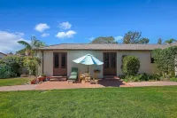 Garden Cottage - Miramar Beach with Shared Deck