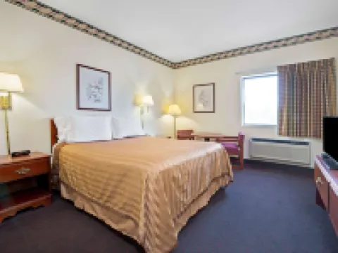 Travelodge by Wyndham St. Louis Hotels in Berkeley