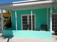 Alexander Palms Court