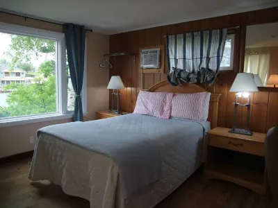 Hills Motor Court & Marina Отели в г. Клейтон