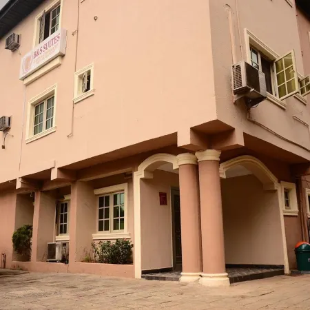 B & S Hotel
