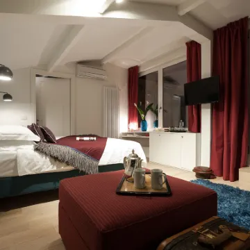 B&B Lorena Suites Hotels near Ponte Vecchio