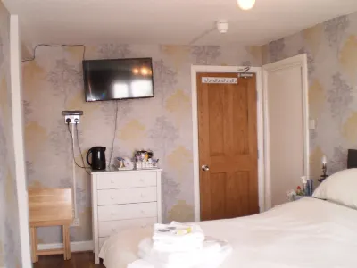 Sportsmans Lodge Bed and Breakfast Hotels in Rhosgoch