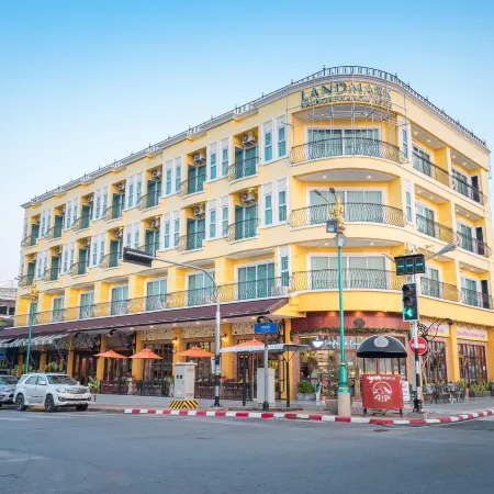 LANDMARK NAKHONPHANOM HOTEL Отели рядом с достопримечательностью «Река Меконг»