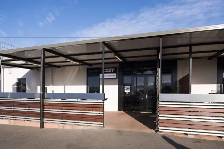 Mowbray Hotel Отели рядом с достопримечательностью «University of Tasmania Stadium»