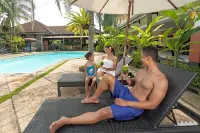 Hotel Montana Dua Malang - Swimmingpools