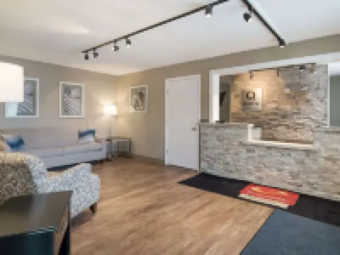 Econo Lodge Hotels in Androscoggin County