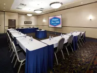 Hampton Inn & Suites by Hilton Montreal-Dorval Hotels near Centropolis